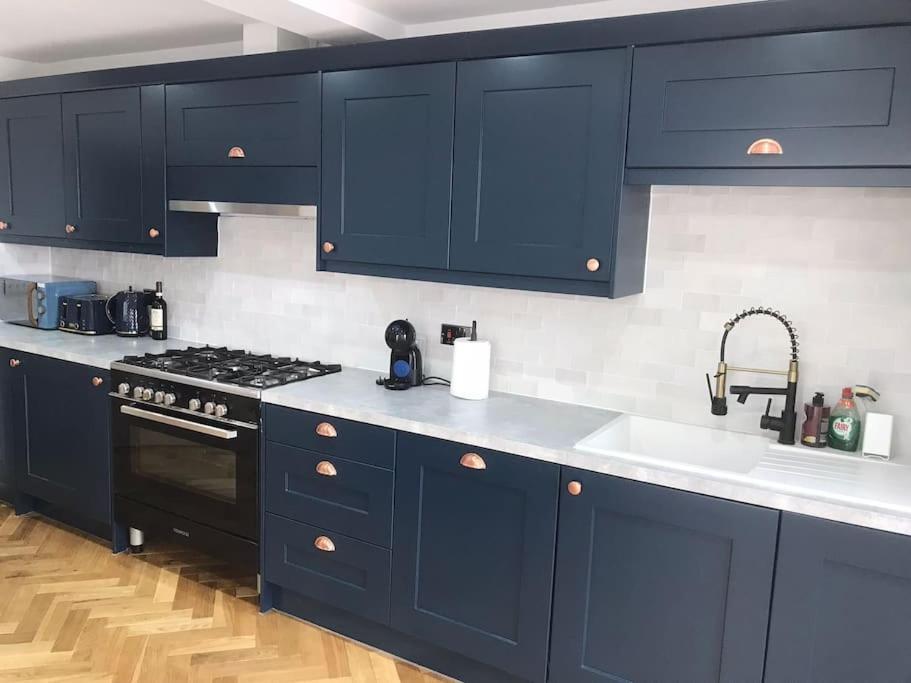 Large Newly Refurbished House Close To Harbour Bristol Exterior photo