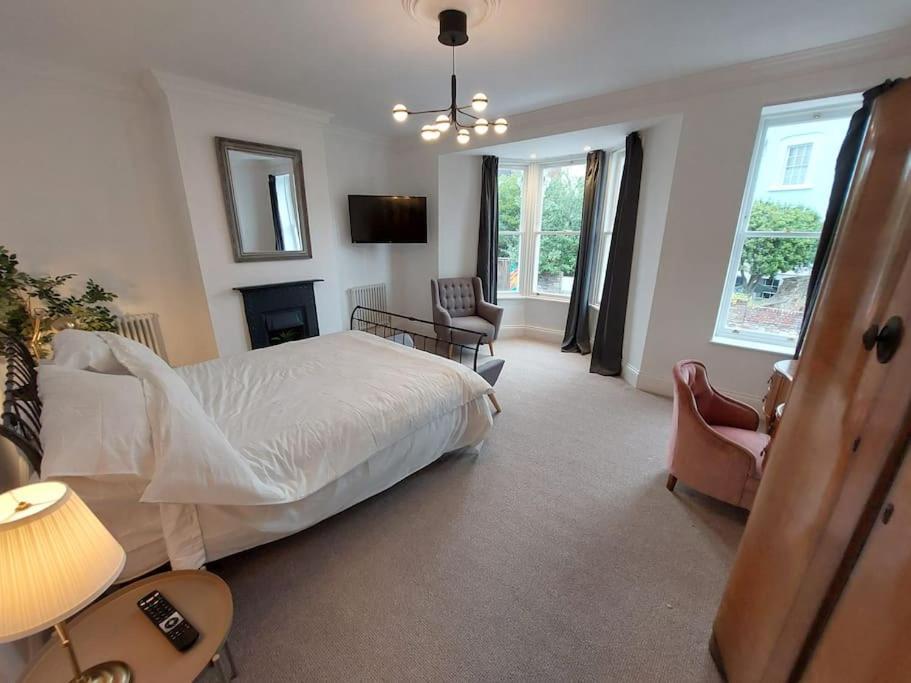 Large Newly Refurbished House Close To Harbour Bristol Exterior photo