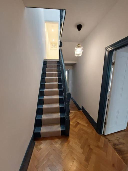 Large Newly Refurbished House Close To Harbour Bristol Exterior photo