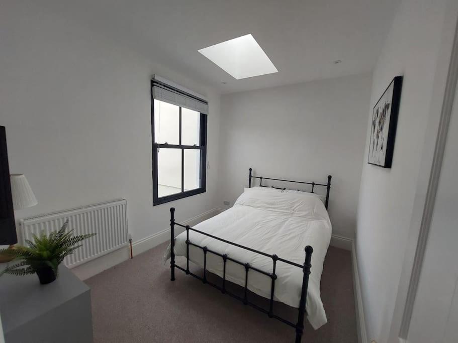 Large Newly Refurbished House Close To Harbour Bristol Exterior photo