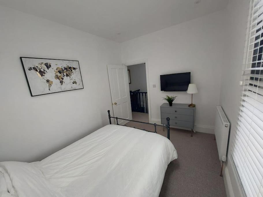 Large Newly Refurbished House Close To Harbour Bristol Exterior photo