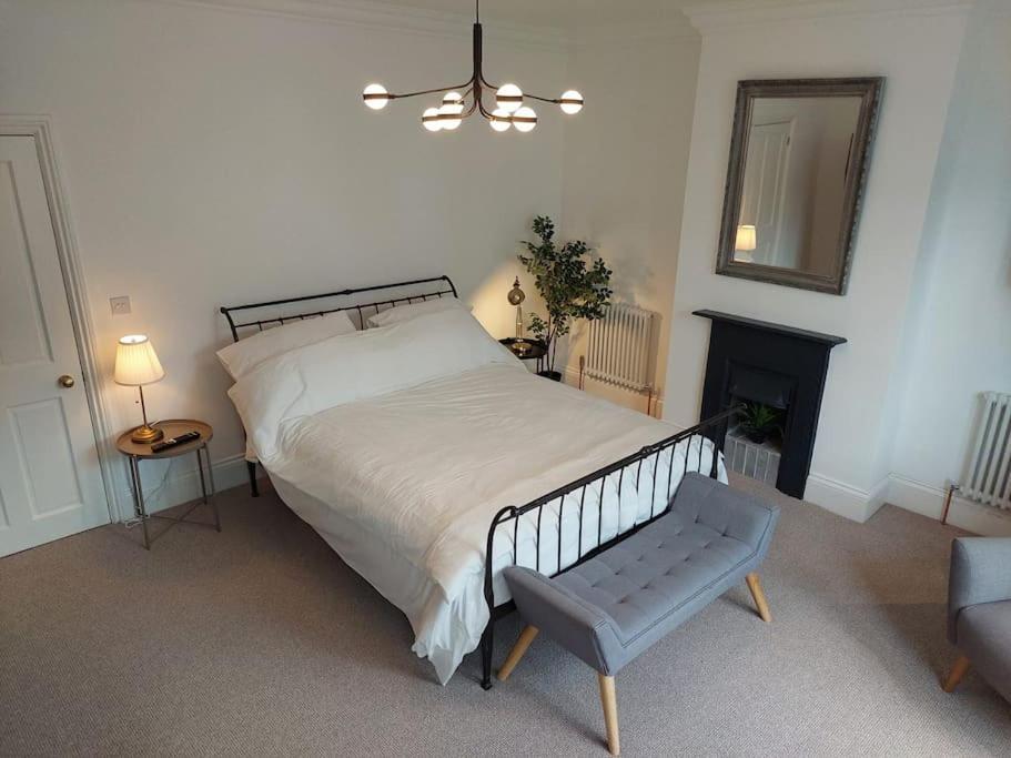 Large Newly Refurbished House Close To Harbour Bristol Exterior photo