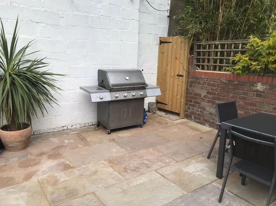 Large Newly Refurbished House Close To Harbour Bristol Exterior photo